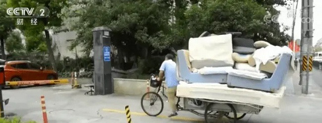 Người dân kiếm “bộn tiền” nhờ… vứt rác hộ - Hình 4 Nguoi dan kiem “bon tien” nho… vut rac ho-Hinh-4