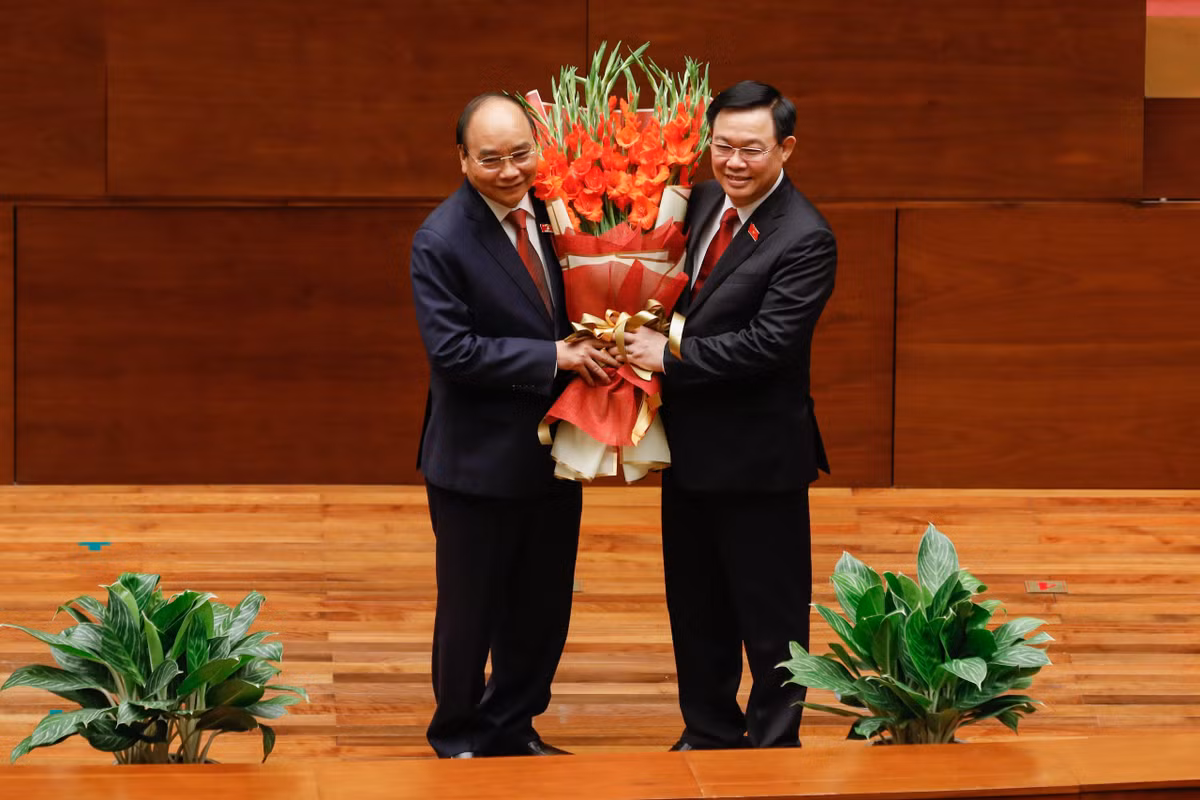 Chủ tịch nước Nguyễn Xuân Phúc nhấn mạnh, những thành tựu chúng ta giành được không chỉ được đo bằng con số GDP được tạo ra mà còn là những giá trị xã hội vô hình không thể tính hết, đó còn là tinh thần đoàn kết, thi đua yêu nước, lòng quả cảm nhân hậu và tình người, sự bền bỉ và ái quốc trong Nhân dân chúng ta. 