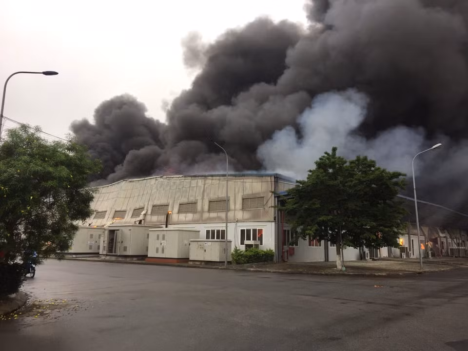 Do là ngày nghỉ công nhân không làm việc nên không gây thiệt hại về người.