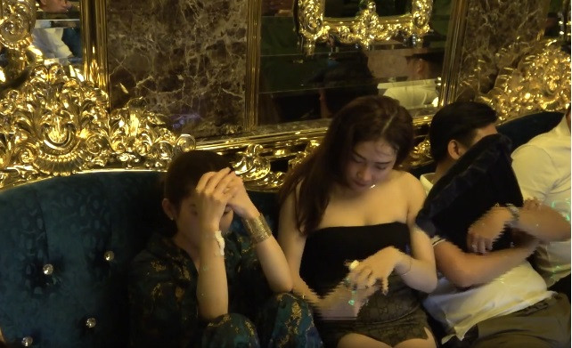 Phòng Cảnh sát điều tra tội phạm về ma túy lập biên bản vụ việc, thu giữ tang vật có liên quan và mời các đối tượng về cơ quan điều tra để điều tra xử lý theo quy định pháp luật. 