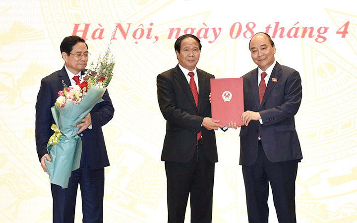 Phó Thủ tướng Lê Văn Thành, sinh ngày 20/10/1962, quê quán xã Tân Liên, huyện Vĩnh Bảo, thành phố Hải Phòng. Ông Thành có trình độ chuyên môn nghiệp vụ Đại học Kinh tế Quốc dân (hệ chính quy), thạc sĩ quản lý kinh tế, cao cấp lý luận chính trị. 