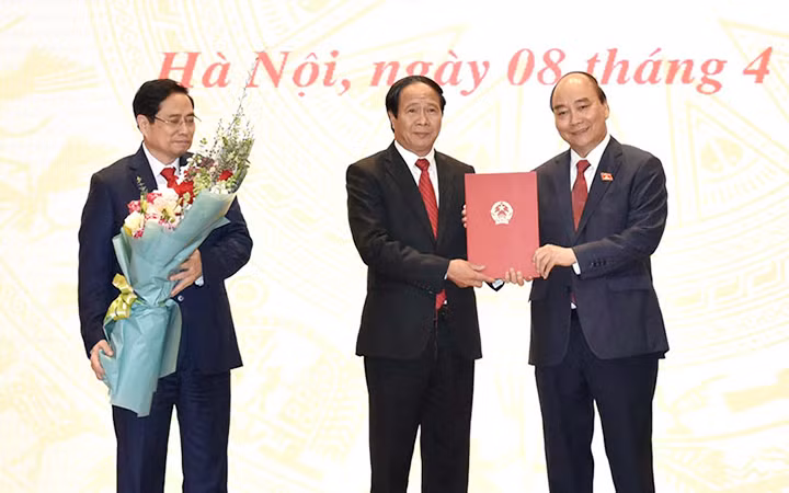 Phó Thủ tướng Lê Văn Thành, sinh ngày 20/10/1962, quê quán xã Tân Liên, huyện Vĩnh Bảo, thành phố Hải Phòng. Ông Thành có trình độ chuyên môn nghiệp vụ Đại học Kinh tế Quốc dân (hệ chính quy), thạc sĩ quản lý kinh tế, cao cấp lý luận chính trị. 