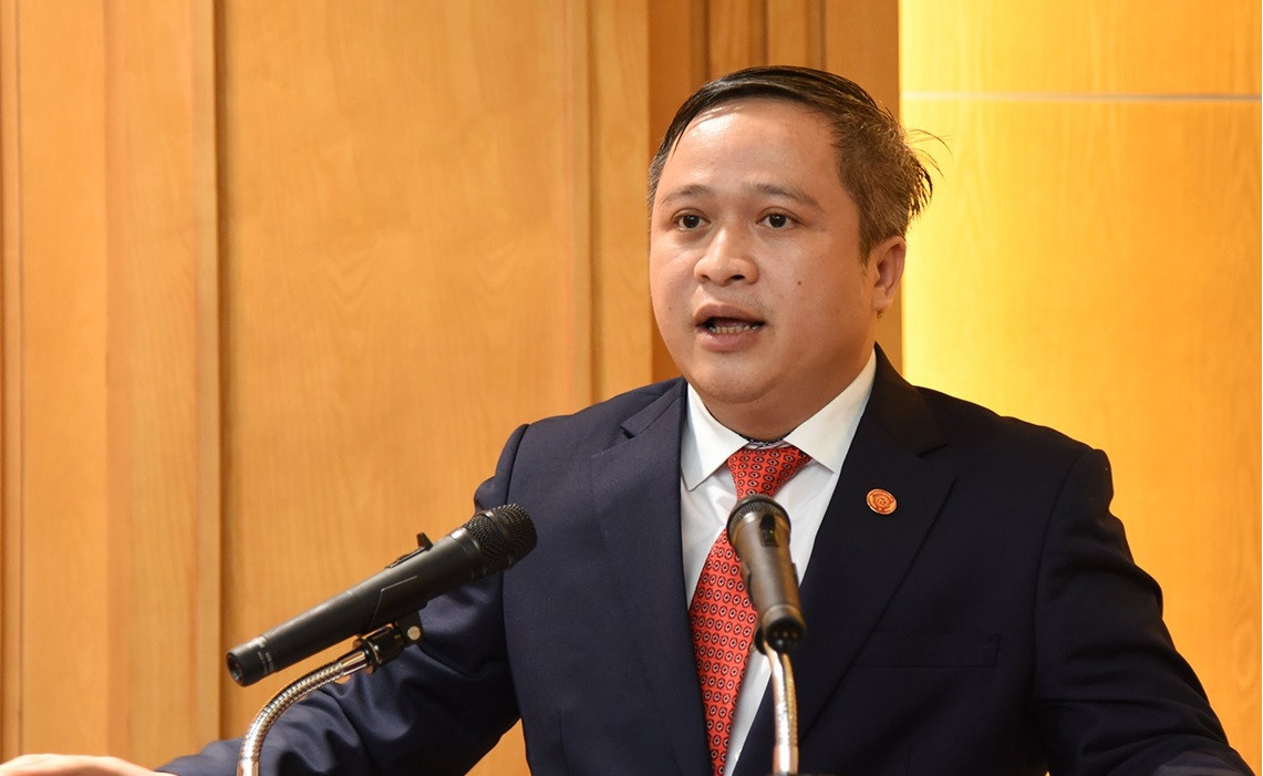 HĐND tỉnh Hà Tĩnh miễn nhiệm chức danh Chủ tịch UBND tỉnh Hà Tĩnh nhiệm kỳ 2016 - 2021 đối với ông Trần Tiến Hưng. Ông Hưng được Bộ Chính trị điều động đến công tác tại Cơ quan Ủy ban Kiểm tra Trung ương. 