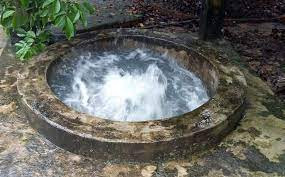 Gieng nuoc phun quanh nam o Phu Quoc