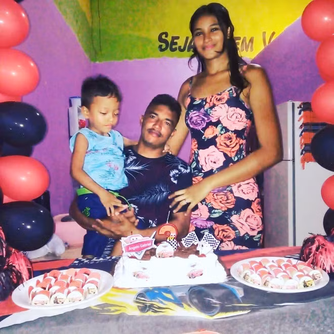 Chuyen tinh 8 nam cua co gai cao hon 2 m