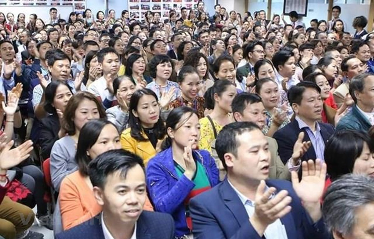 Nhieu quan chuc tham gia CLB Tinh nguoi: Can xem xet trach nhiem?