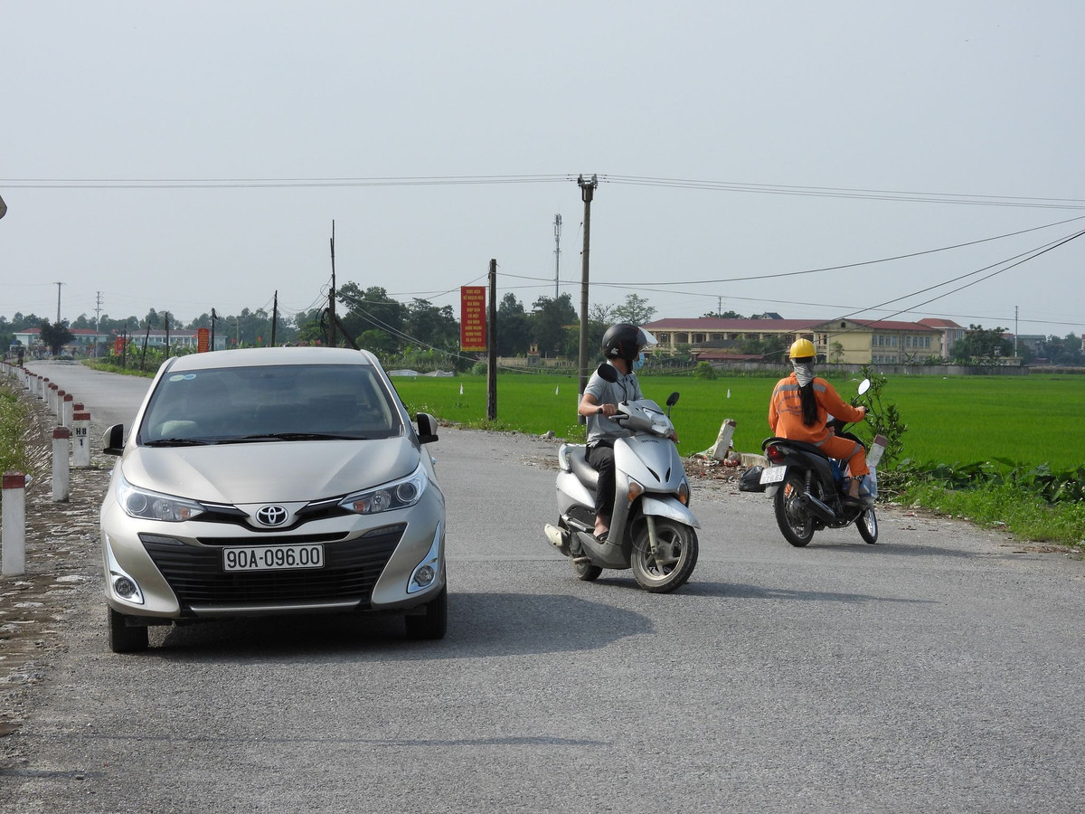 Tại cuộc họp, lãnh đạo Sở Y tế Hà Nam và UBND huyện Lý Nhân đã báo cáo nhanh tình hình bệnh nhân dương tính với COVID-19 ở xã Đạo Lý và công tác lãnh đạo, chỉ đạo của ngành, địa phương để phòng chống dịch. 
