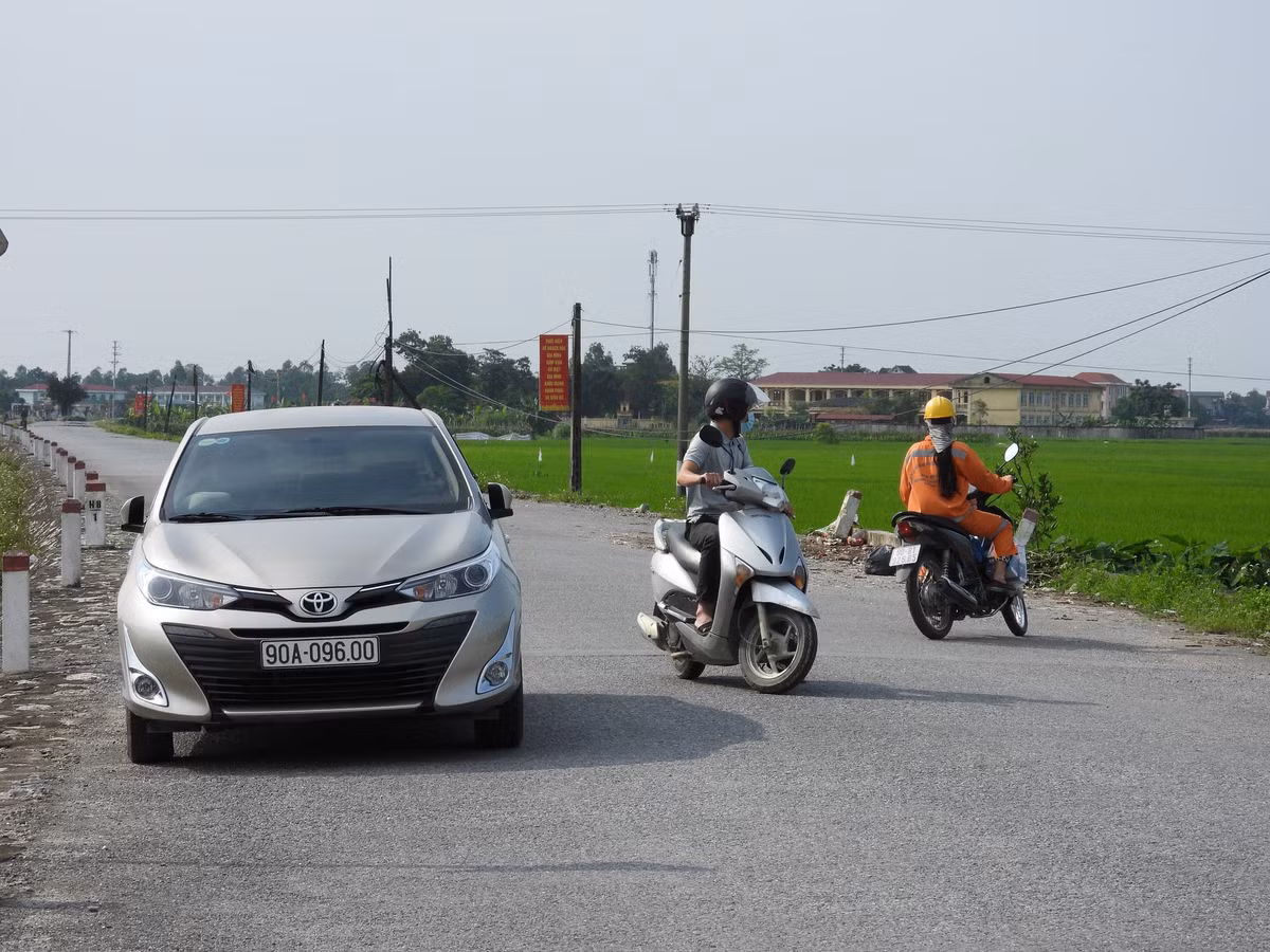 Tại cuộc họp, lãnh đạo Sở Y tế Hà Nam và UBND huyện Lý Nhân đã báo cáo nhanh tình hình bệnh nhân dương tính với COVID-19 ở xã Đạo Lý và công tác lãnh đạo, chỉ đạo của ngành, địa phương để phòng chống dịch. 