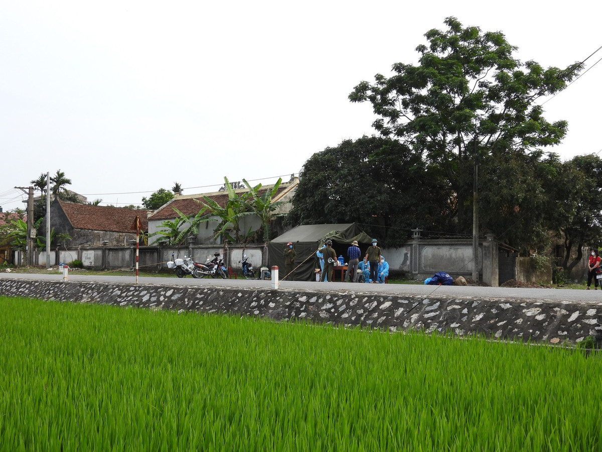 Tăng cường truyền thông về phòng chống dịch bệnh, chủ động khai báo y tế, tránh tình trạng không khai báo. Không gây tâm lý hoang mang trong nhân dân…