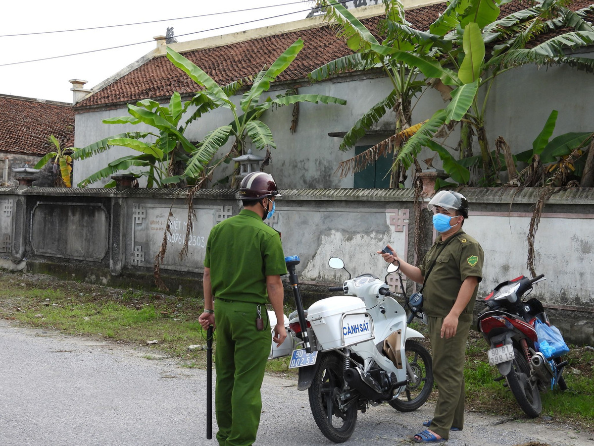 Theo đại diện lãnh đạo huyện Lý Nhân, địa phương đã tích cực, khẩn trương phối hợp với ngành y tế và lực lượng chức năng triển khai các biện pháp truy vết và khoanh vùng chống dịch. 