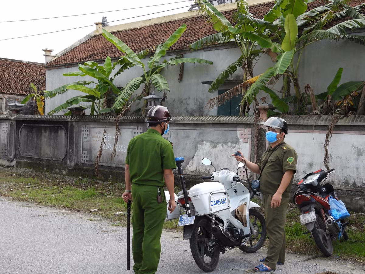 Theo đại diện lãnh đạo huyện Lý Nhân, địa phương đã tích cực, khẩn trương phối hợp với ngành y tế và lực lượng chức năng triển khai các biện pháp truy vết và khoanh vùng chống dịch. 