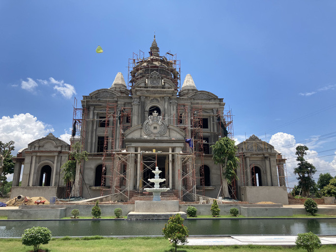 Biệt thự đang trong giai đoạn hoàn thiện, dự kiến xong trong vòng 3 tháng tới.