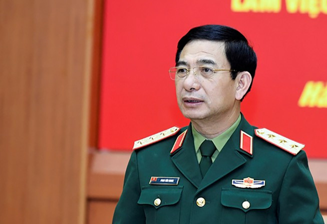 Bên cạnh đó, Thủ tướng Chính phủ đã trình danh sách 12 nhân sự để Quốc hội phê chuẩn bổ nhiệm chức vụ bộ trưởng và trưởng ngành. Cụ thể: Ông Phan Văn Giang, Ủy viên Bộ Chính trị khóa XIII, Tổng Tham mưu trưởng, Thứ trưởng Bộ Quốc phòng, được giới thiệu phê chuẩn bổ nhiệm Bộ trưởng Bộ Quốc phòng.