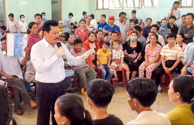 Chi sai 200 trieu moi Vo Hoang Yen chua benh: Lanh dao huyen co bi ky luat?