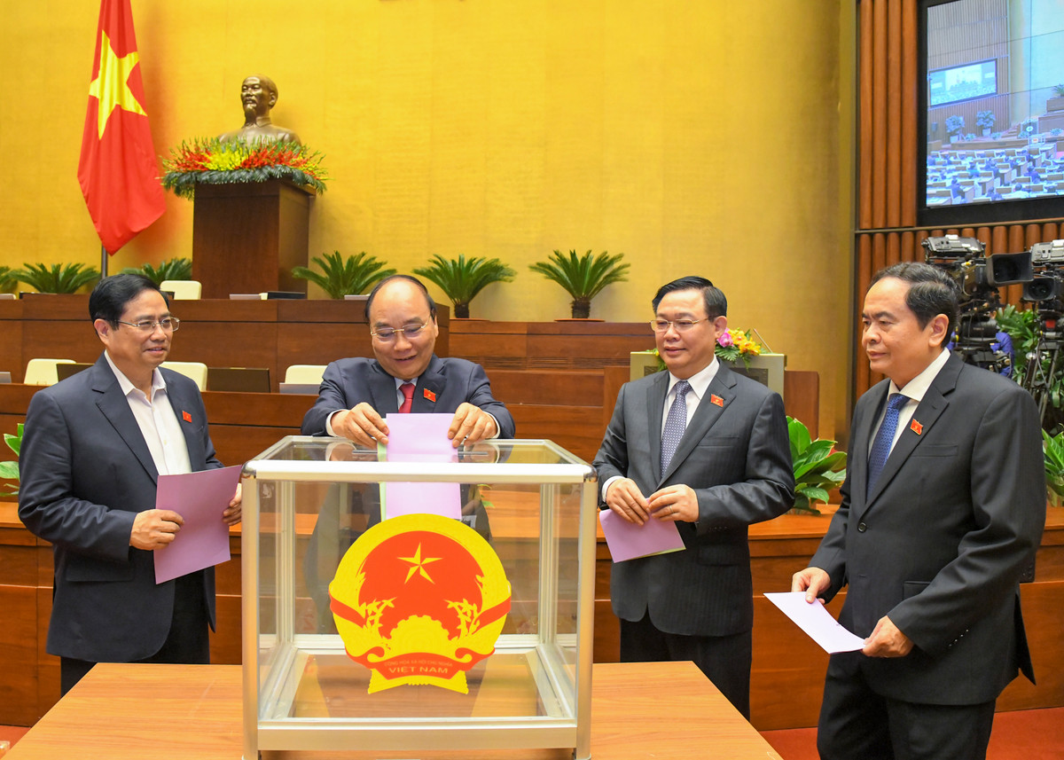 Mien nhiem Pho Chu tich nuoc va 5 Uy vien Uy ban Thuong vu Quoc hoi-Hinh-2