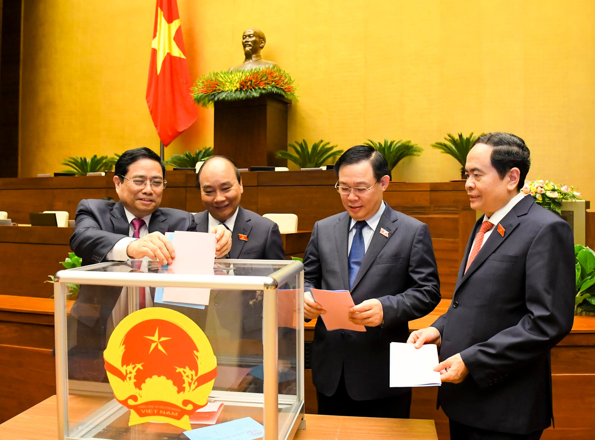 Tại kỳ họp 11 Quốc hội khóa XIV, ông Lê Văn Thành, Ủy viên Trung ương Đảng, Bí thư Thành ủy Hải Phòng vừa được Quốc hội phê chuẩn bổ nhiệm làm Phó Thủ tướng Chính phủ. 