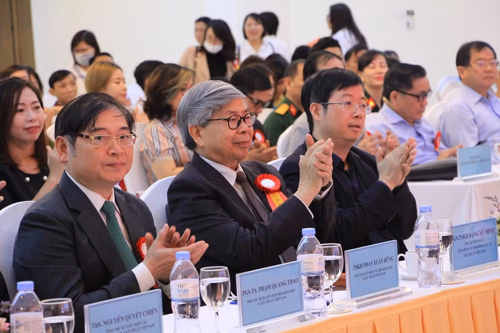 Chu tich VUSTA Phan Xuan Dung: “Bao Tri thuc va Cuoc song khoi day, gan ket doi ngu tri thuc Viet Nam”-Hinh-2