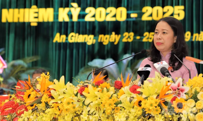 Tại Đại hội XI của Đảng vào tháng 1/2011, bà được bầu làm ủy viên dự khuyết Ban chấp hành Trung ương Đảng. Sau đó bà giữ chức Phó chủ tịch UBND tỉnh, rồi Phó bí thư Tỉnh ủy An Giang. Tháng 10/2015, Bộ Chính trị điều động, phân công bà giữ chức Bí thư Tỉnh ủy An Giang nhiệm kỳ 2010-2015.