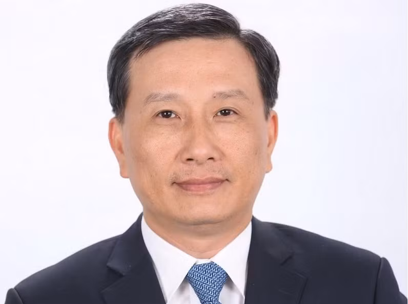 Ông Lê Quang Huy sinh năm 1966, quê ở huyện Hoài Đức, Hà Nội, là Ủy viên Trung ương Đảng khóa XIII; đại biểu Quốc hội 3 khóa XII, XIII, XIV. Ông được luân chuyển giữ chức Phó bí thư Tỉnh ủy Nghệ An từ 3/2014. Cuối năm 2017, ông Lê Quang Huy giữ chức Phó chủ nhiệm Ủy ban Khoa học, Công nghệ và Môi trường của Quốc hội.