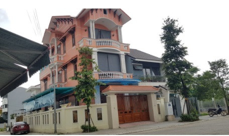 Dat dau gia duoc “phu phep” cap cho Bi thu Thanh uy Hue nhiem ky 2015-2020