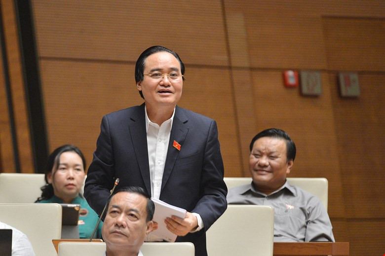 Chiều 7/4, Quốc hội đã biểu quyết thông qua các Nghị quyết phê chuẩn đề nghị về việc miễn nhiệm một số Phó Thủ tướng Chính phủ, Bộ trưởng và thành viên khác của Chính phủ. Theo đó, Quốc hội đã miễn nhiệm chức danh Bộ trưởng Bộ Giáo dục và Đào tạo đối với ông Phùng Xuân Nhạ.