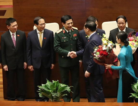  Thượng tướng Phan Văn Giang, Ủy viên Bộ Chính trị, Tổng tham mưu trưởng Quân đội nhân dân Việt Nam, Thứ trưởng Bộ Quốc phòng vừa được Quốc hội phê chuẩn làm Bộ trưởng Bộ Quốc phòng, thay Đại tướng Ngô Xuân Lịch. 