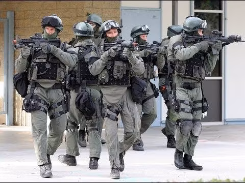 Đặc nhiệm Israel đã thu thập các mẫu đất cát và nước xung quanh lò phản ứng để mang về phân tích, các nhà khoa học kết luận rằng cơ sở hạt nhân đã hoạt động nhưng chưa hết công suất và có thể tấn công mà không e ngại hậu quả nhiễm xạ diện rộng.