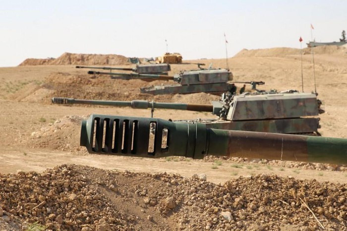 "Lực lượng Nga thường tổ chức tấn công quy mô lớn vào mùa đông. Vì vậy tăng cường lực lượng và vũ khí mạnh rất cần thiết với chúng tôi vào thời điểm này. Chúng tôi cùng lực lượng Thổ đang tiến hành những biện pháp phòng ngừa cần thiết", chỉ huy của SNA nói.