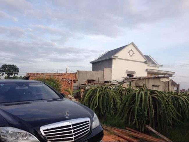 Vy Oanh cho biết, cô và các anh vẫn muốn giữ lại căn nhà cấp 4 cũ đầy ắp kỉ niệm của gia đình dù hiện tại điều kiện kinh tế cũng dư giả hơn.