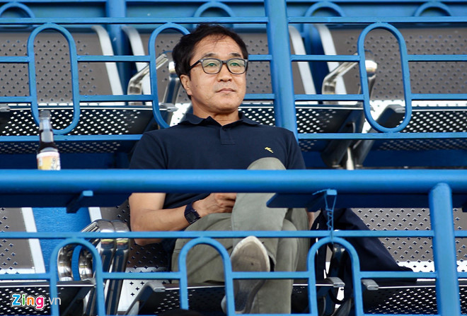 Hoc tro ong Park di cap cuu gap bang may bay