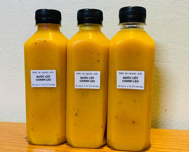 Chị làm đủ loại nước ép trái cây, một số loại như: cà rốt, dưa hấu, dứa, dứa và carot, cam và carot, cam tươi, bí đao, cần tây, cần tây và táo, rau má…