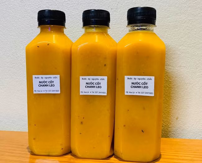 Chị làm đủ loại nước ép trái cây, một số loại như: cà rốt, dưa hấu, dứa, dứa và carot, cam và carot, cam tươi, bí đao, cần tây, cần tây và táo, rau má…