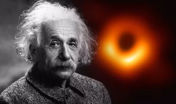 Khi ấy, nhiều người nhận ra nhà bác học thiên tài Einstein đã dự đoán chính xác về hố đen từ cách đây 103 năm.