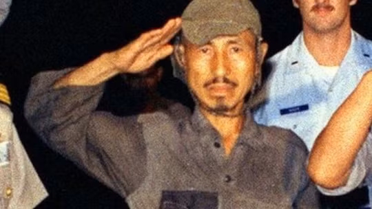 Đến năm 1974, cựu sĩ quan chỉ huy của Onoda đến tận nơi thuyết phục và tuyên bố hủy bỏ mệnh lệnh thì người lính này mới rời khỏi nơi trú ẩn để quay về quê nhà.