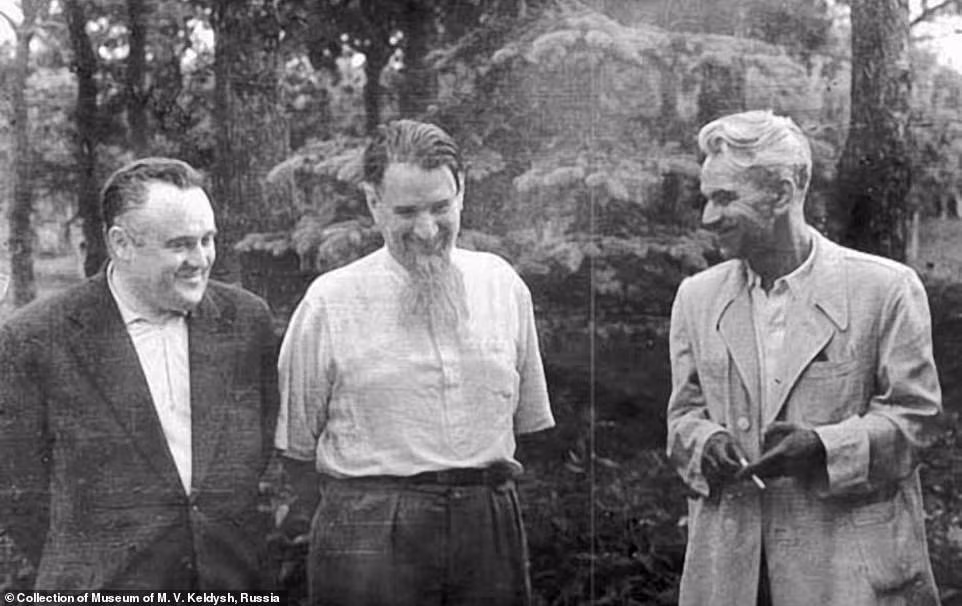 Dự án nghiên cứu và sản xuất máy bay do thám đầu tiên của Mỹ được giữ bí mật ở mức cao đến mức các bộ phận bị tháo rời rồi được vận chuyển đến Khu vực 51 bằng máy bay lớn hơn.