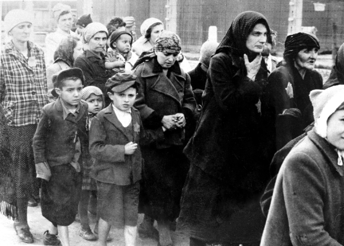 Ước tính, phát xít Đức đã giết 11 triệu người trong cuộc thảm sát Holocaust. Trong số này, 6 triệu nạn nhân là người Do Thái.