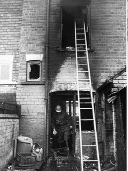 Ten sat nhan ky di yeu thich cac dam chay: Vu hoa hoan trong dem