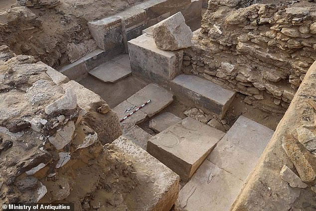 Bên trong ngôi mộ của quý tộc người Ai Cập này là những bức tranh tường còn khá nguyên vẹn.