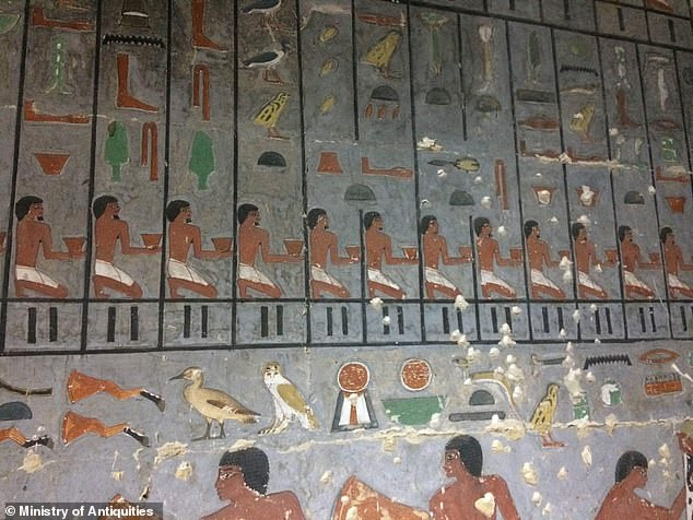 Theo các chuyên gia, căn cứ vào những hiện vật được tìm thấy, người được chôn cất trong mộ có niên đại 4.300 tuổi thuộc về quý tộc có tên Khuwy.