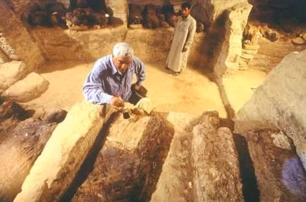 Vào thời cổ đại, linh mục cấp cao Ai Cập thường được chôn cất với những lễ nghi đầy đủ giống như việc mai táng thành viên hoàng gia.