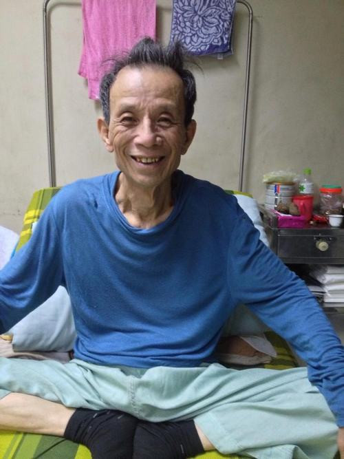 Nghệ sĩ quen mặt với khán giả màn ảnh Việt - Văn Hiệp cũng không thoát khỏi lưỡi hái tử thần của căn bệnh ung thư phổi. Bác trưởng thôn Văn Hiệp đã bị căn bệnh quá ác này cướp đi mạng sống khi tuổi vừa tròn 70 vào tháng 4/2013. Gia đình nghệ sĩ phát hiện ra ông bị ung thư phổi cách đó hơn nửa năm, khi bệnh đã bước vào giai đoạn cuối.