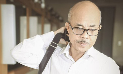 NSƯT Hán Văn Tình cũng phát hiện mắc ung thư phổi từ cuối năm 2014. Dù đã trải qua nhiều đợt xạ trị và truyền hóa chất nhưng ông cũng không qua khỏi cơn bạo bệnh. Nam diễn viên "Đất và Người" trút hơi thở cuối cùng vào ngày 4/9/2016, hưởng dương 59 tuổi.