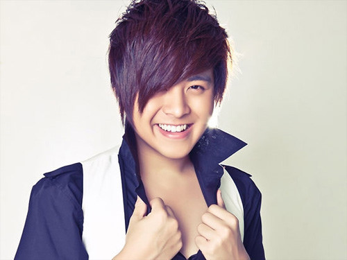 Tháng 10/2012, thông tin Wanbi Tuấn Anh phải nghỉ ca hát do bị u não đã khiến cả giới showbiz không khỏi bất ngờ. Khối u ở tuyến yên đã làm ảnh hưởng đến một bên mắt của anh không nhìn thấy gì. Sau đó, bệnh trở nặng gây nguy cơ tiếp theo với con mắt còn lại. Anh phát hiện bệnh vào năm 2009 và mãi mãi ra đi ở tuổi 26 vào ngày 21/7/2013. Sự ra đi của nam ca sĩ khiến nhiều người thương xót vì anh còn quá trẻ.