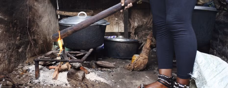 Cũng có trường hợp phải nhập viện để điều trị những biến chứng do hủ tục "là ngực" gây ra.