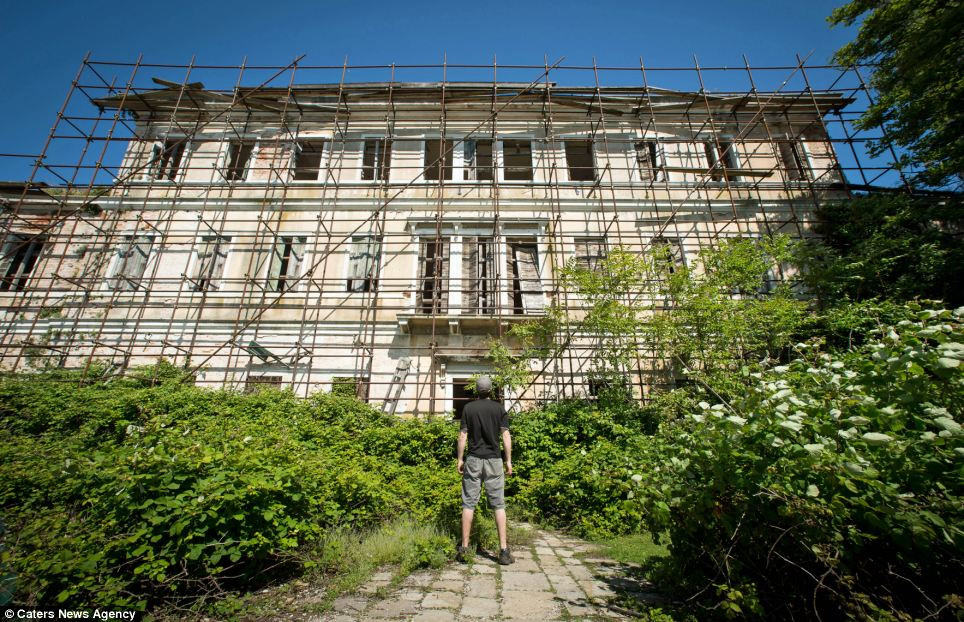 Với quá khứ rùng rợn như vậy, đảo Poveglia bị bỏ hoang trong suốt nhiều năm. Người ta còn cho biết, không chỉ xuất hiện hồn ma, nhiều hiện tượng siêu nhiên bí ẩn khác cũng xảy ra tại hòn đảo này.