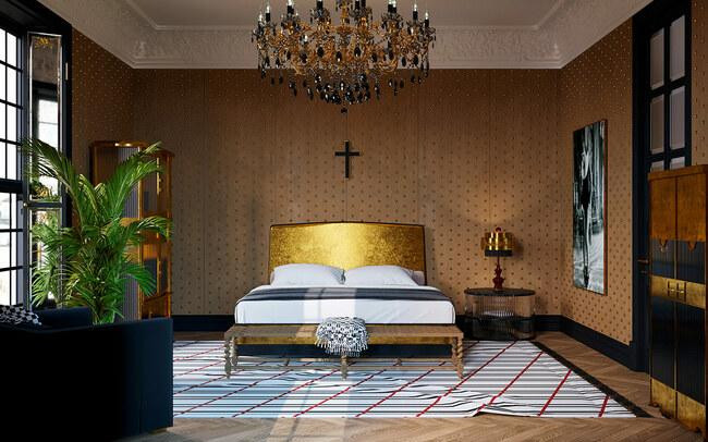 Phòng ngủ được đính vàng xung quanh căn phòng, cùng chiếc đèn chùm nổi bật làm từ vàng và thạch anh đen.