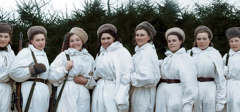 Nhiều phụ nữ gia nhập quân đội Liên Xô để bảo vệ tổ quốc trong Chiến tranh thế giới 2 khi tuổi đời còn khá trẻ. Dù vậy, họ chiến đấu anh dũng, thiện chiến khiến kẻ thù phải khiếp sợ. Video: Bảo tảng đồ cũ thời Liên Xô (nguồn: VTC14)