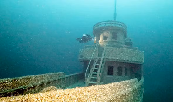 Cụ thể, trước khi gặp nạn, tàu Manasoo được hạ thủy và đưa vào sử dụng với tên gọi Macassa tại thành phố Glasgow, Scotland từ năm 1888.