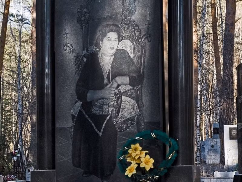 Đây là bia mộ đặc biệt của một phụ nữ được mai táng ở nghĩa trang tại Yekaterinburg.