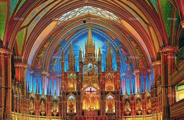 Thế nhưng, khi Napoleon tổ chức lễ đăng quang lên ngôi hoàng đế tại nhà thờ Đức Bà Paris vào tháng 12/1804 thì kiến trúc này được trùng tu, sửa chữa giúp nó lấy lại dáng vẻ như ban đầu.